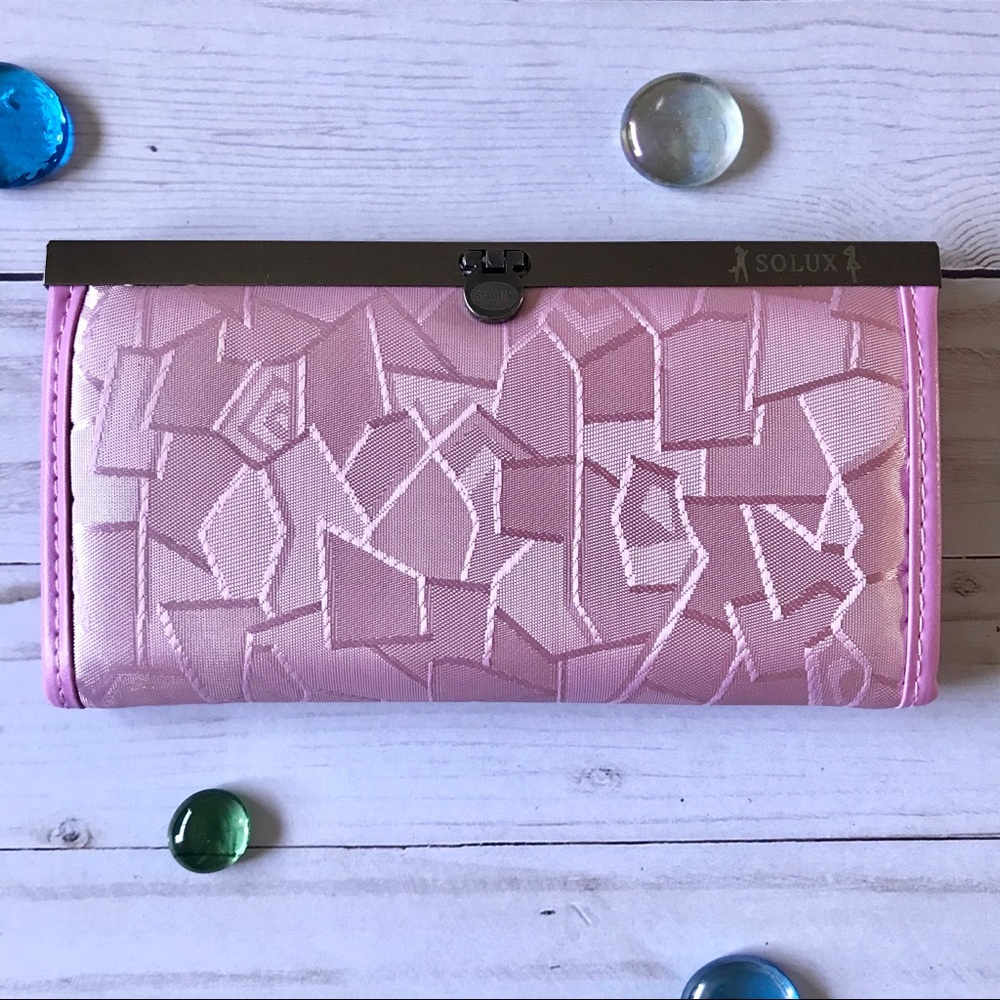 💰4/$25 Solux Pink Geometric Print Wallet - NWOT